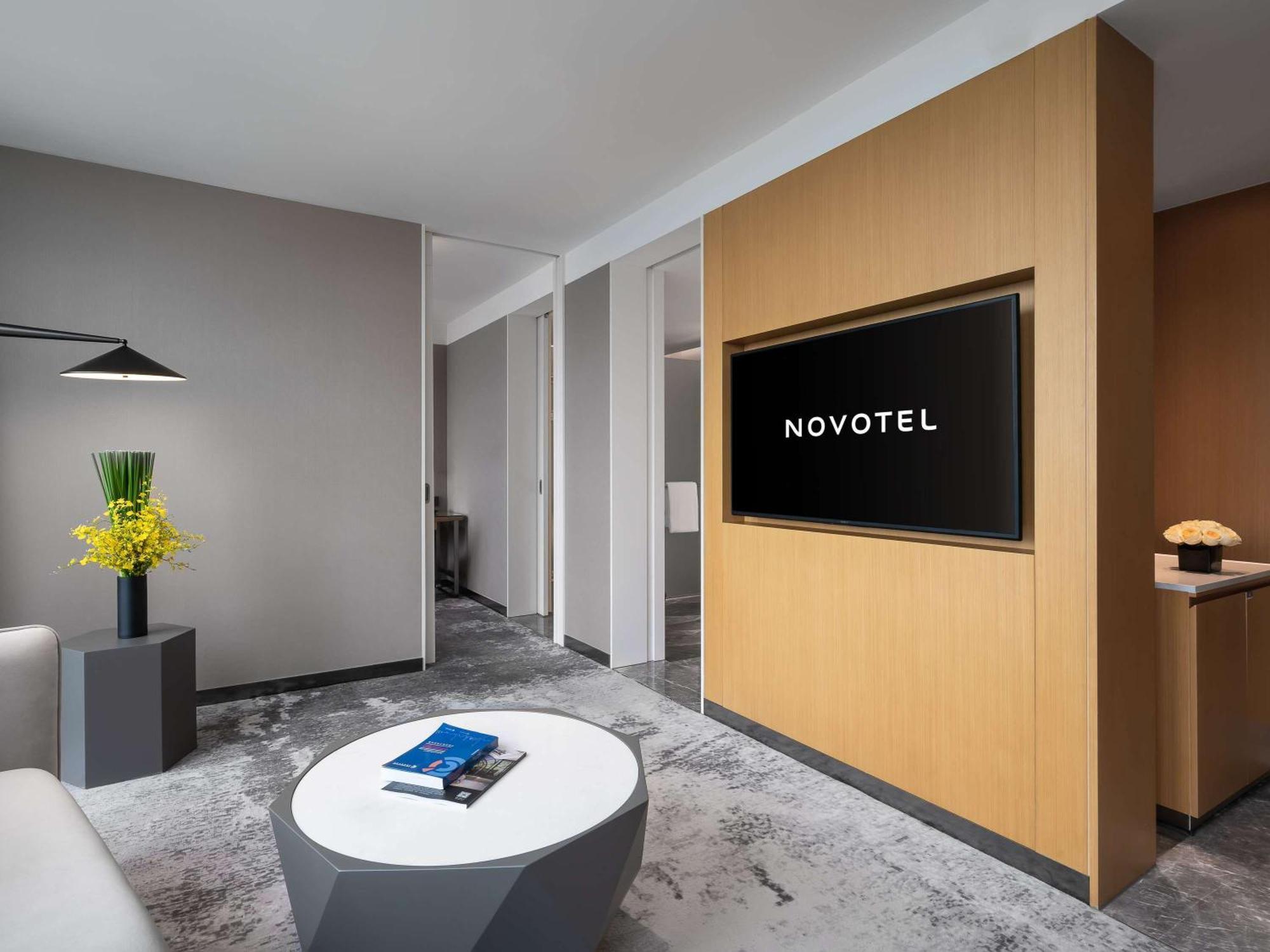 Novotel Guangzhou Baiyun Airport - Canton Fair Free Shuttle Bus & Official Registration Agency المظهر الخارجي الصورة